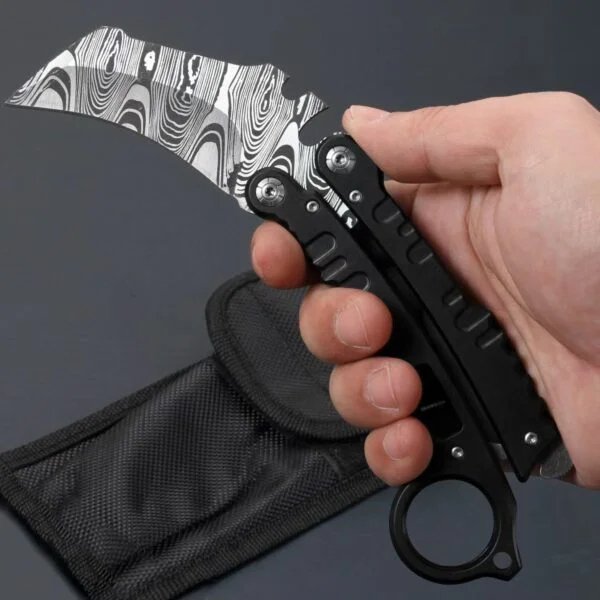 Flipping Karambit