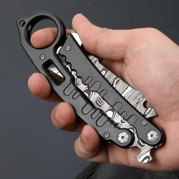 Flipping Karambit