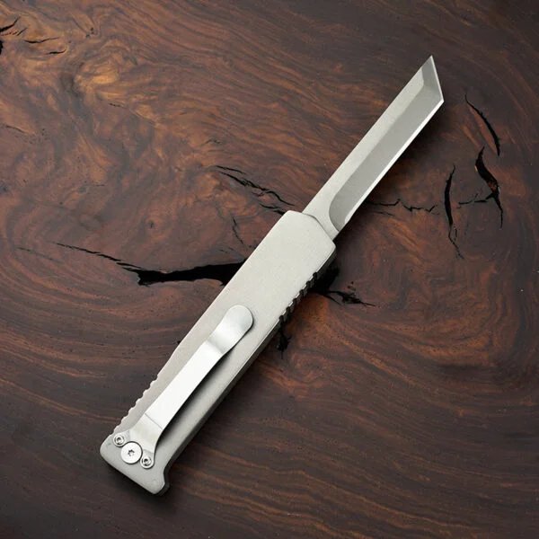 Gravity Knife