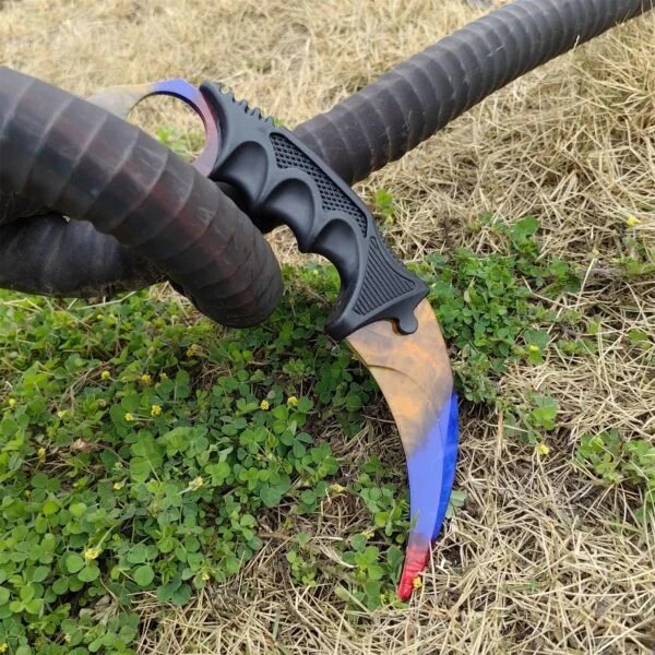 Karambit ✩ | Marble Fade