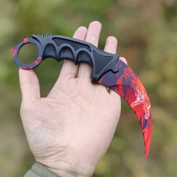 Karambit ✩ | Roar