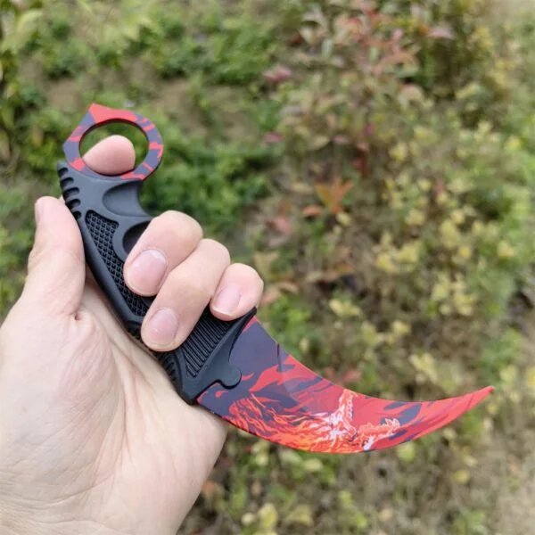 Karambit ✩ | Roar